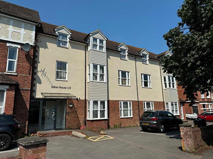 2 Bedroom Flat To Rent In Cheriton Road, Folkestone, Kent, CT19