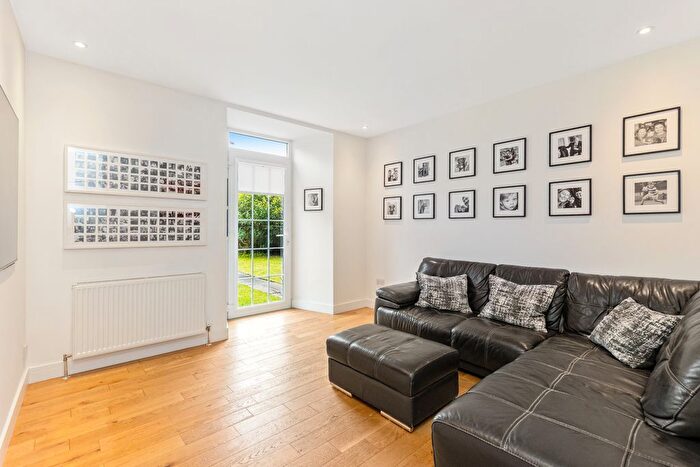 3 Bedroom Flat For Sale In Harrison Gardens, Shandon, Edinburgh, EH11