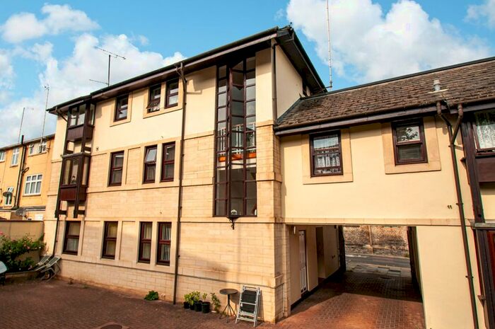 1 Bedroom Flat To Rent In Gainsborough Court, Weston, Bath, BA1
