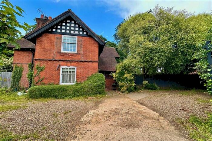 3 Bedroom Detached House To Rent In Coggeshall Road, Braintree, CM7