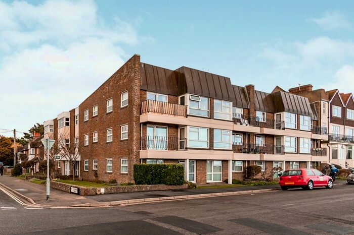 2 Bedroom Flat To Rent In St. Catherines Road, Littlehampton BN17