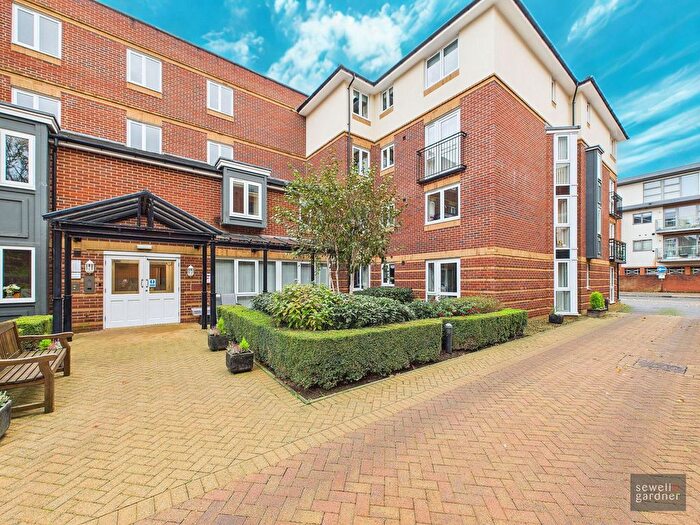 1 Bedroom Flat For Sale In High Street, Rickmansworth, WD3