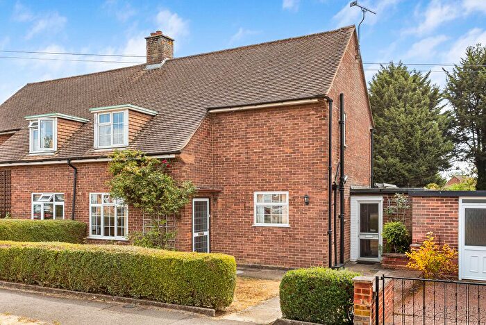 3 Bedroom Semi-Detached House For Sale In Manor Road, London Colney, AL2