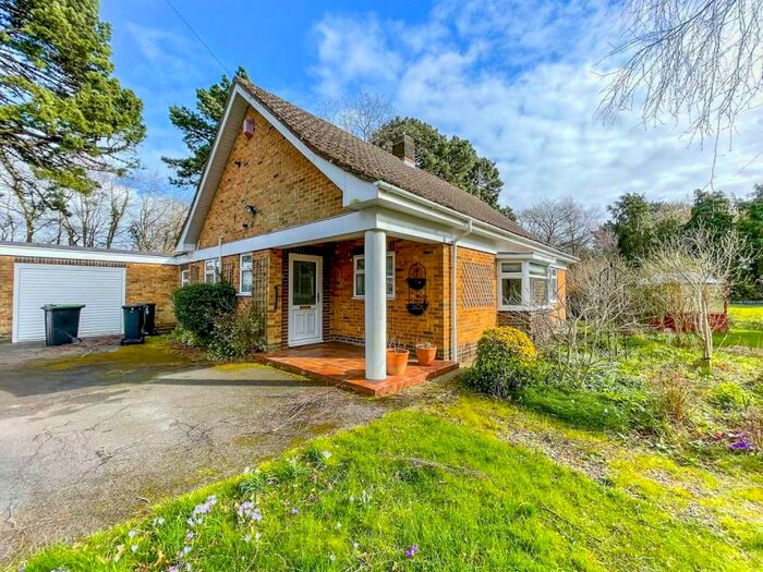 3 Bedroom Bungalow To Rent In Morley Close, Burton, Christchurch, BH23