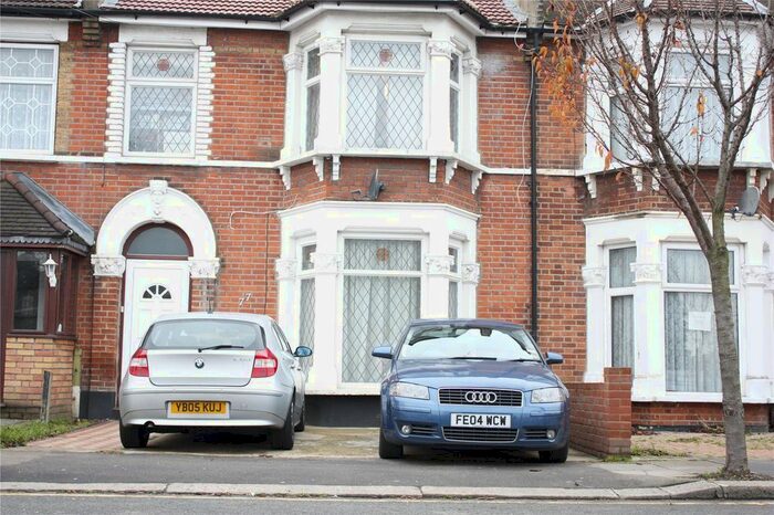 2 Bedroom Flat To Rent In Wanstead Park, London, IG1