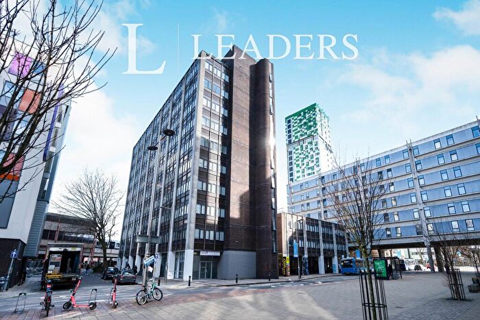 2 Bedroom Flat To Rent In Isambard Brunel Road, Portsmouth, PO1