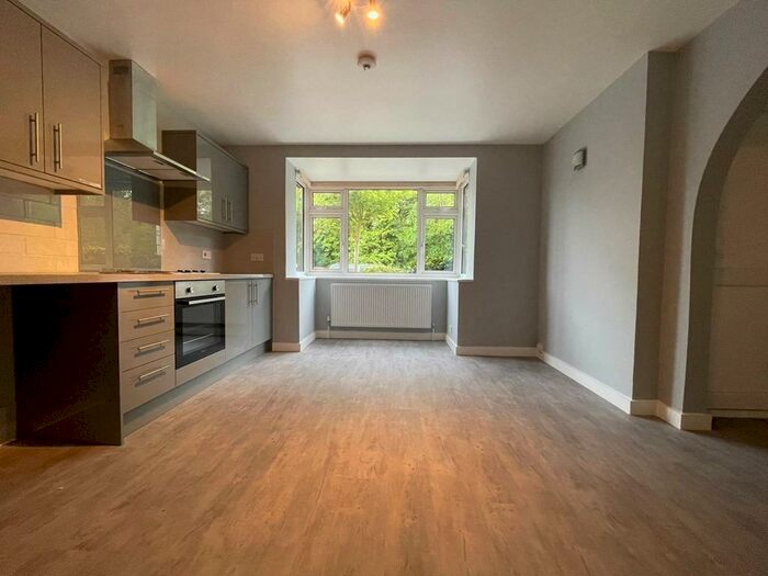 3 Bedroom Flat To Rent In Peel Road, South Woodford, E18
