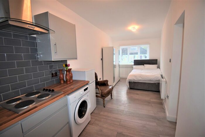 Studio To Rent In Hale Drive, London, NW7