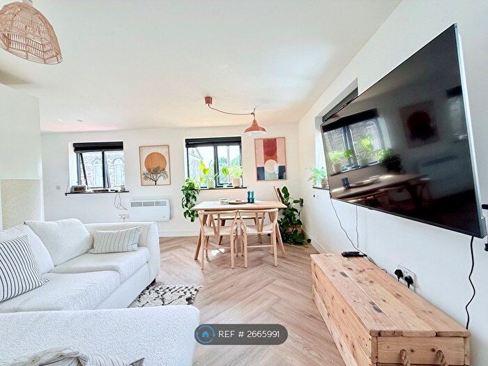 2 Bedroom Flat To Rent In Well Lane, Leeds, LS7