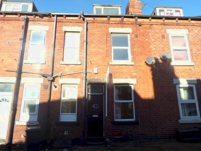 2 Bedroom Property To Rent In Glensdale Grove, East End Park, LS9