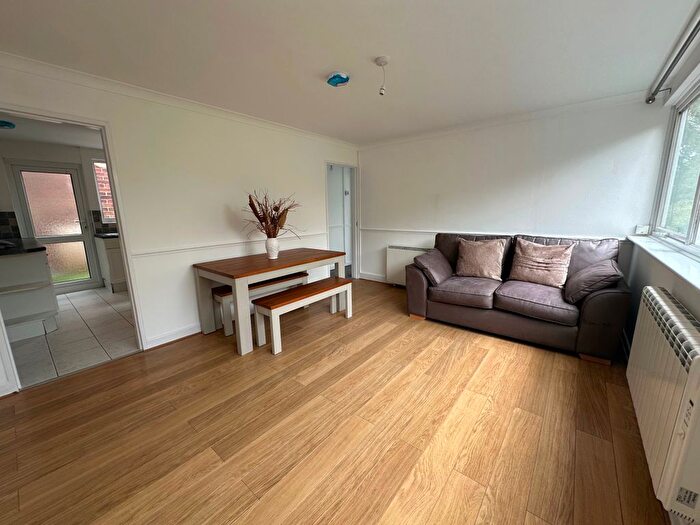2 Bedroom Flat To Rent In Comrie Close, Coventry, CV2