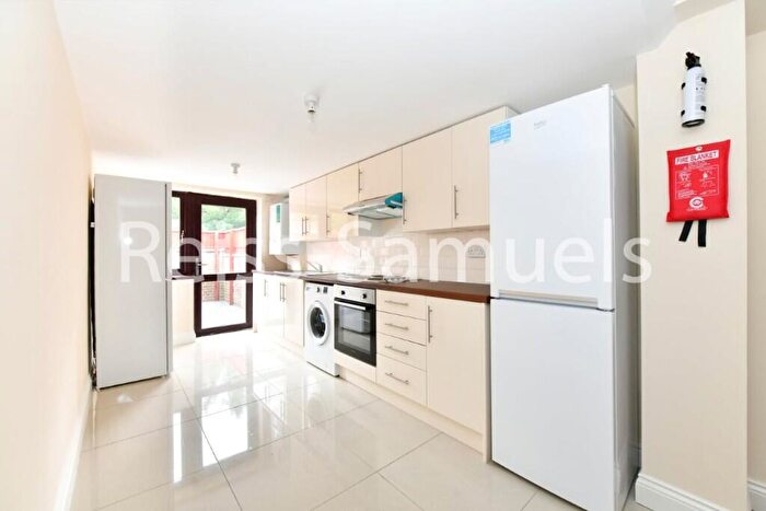 6 Bedroom Terraced House To Rent In Manchester Road, Isle Of Doghs, London, E14