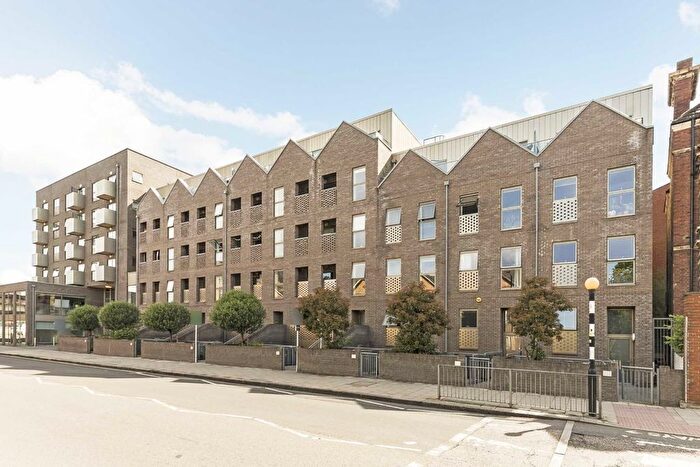 2 Bedroom Flat To Rent In Bedford Road, London, SW4