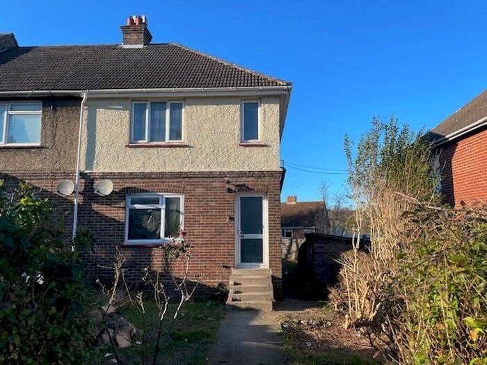 3 Bedroom Semi-Detached House To Rent In Wayfield Road, Chatham, Kent, ME5