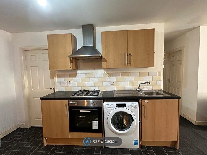2 Bedroom Flat To Rent In Roshan House, Carlton, Nottingham, NG4