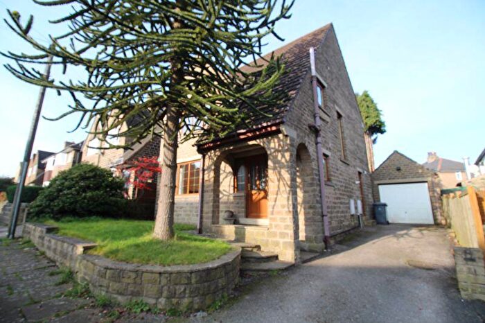 3 Bedroom Detached House To Rent In Westfield Avenue, Huddersfield, HD3