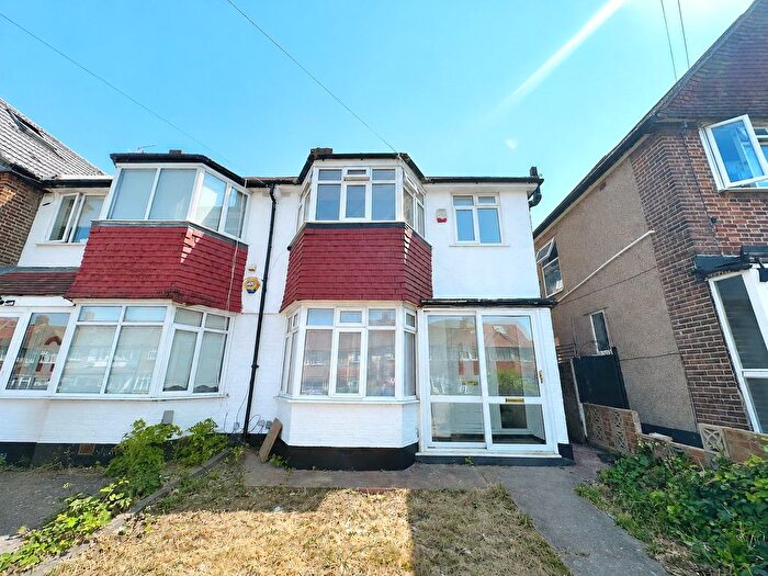 3 Bedroom Detached House For Sale In Bosbury Road, London, SE6