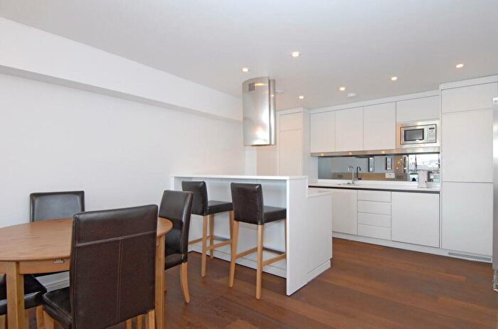 2 Bedroom Apartment To Rent In Frobisher Crescent, Barbican, EC2