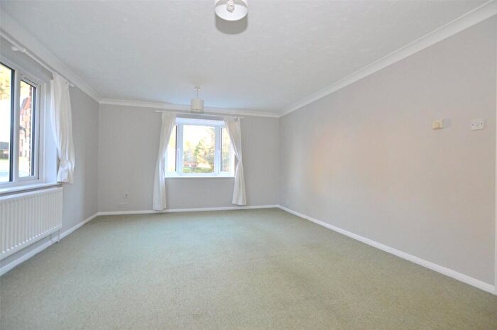 1 Bedroom Apartment To Rent In St. Annes Rise, Redhill, Surrey, RH1