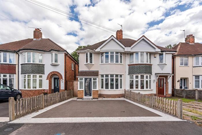 3 Bedroom Semi-Detached House To Rent In Rock Road, Solihull, B92