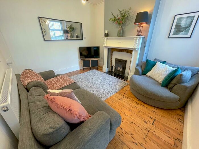 3 Bedroom House To Rent In Adelaide Road, L7