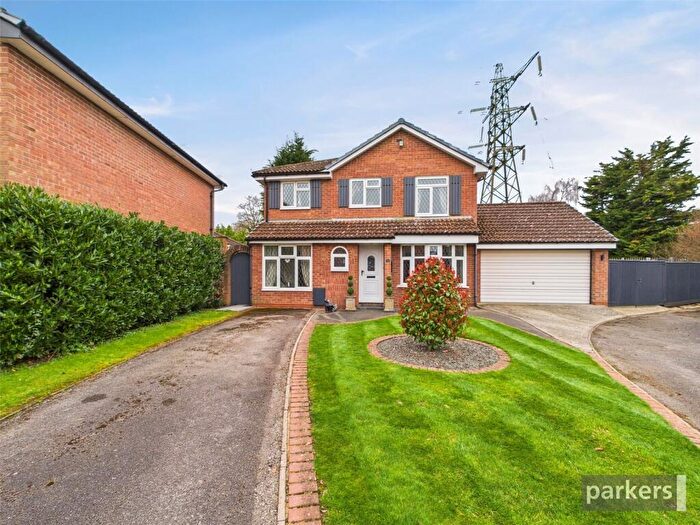 4 Bedroom Detached House For Sale In Kingsford Close, Woodley, Reading, Berkshire, RG5
