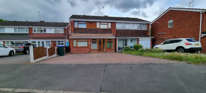 3 Bedroom House To Rent In Woodfort Road, Birmingham, B43