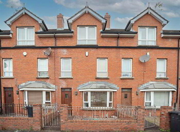 5 Bedroom Mid Terraced House For Sale In Great Northern Street, Belfast, BT9
