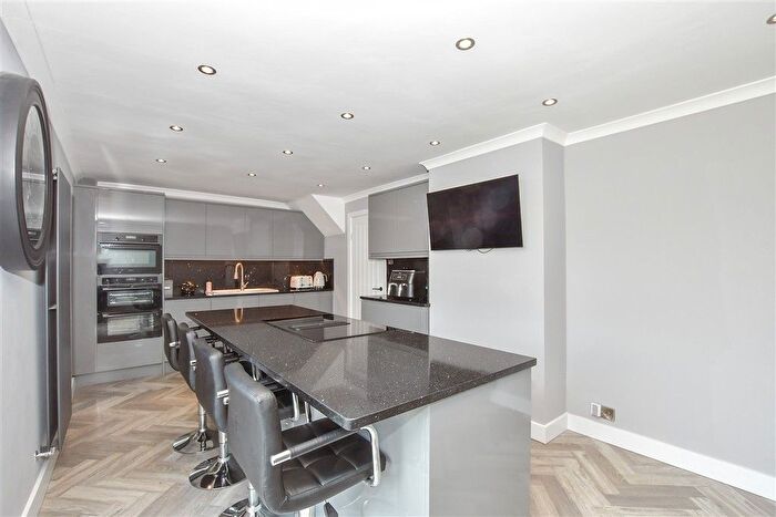 3 Bedroom Semi-Detached House For Sale In Bishops Oak Ride, Tonbridge, Kent, TN10