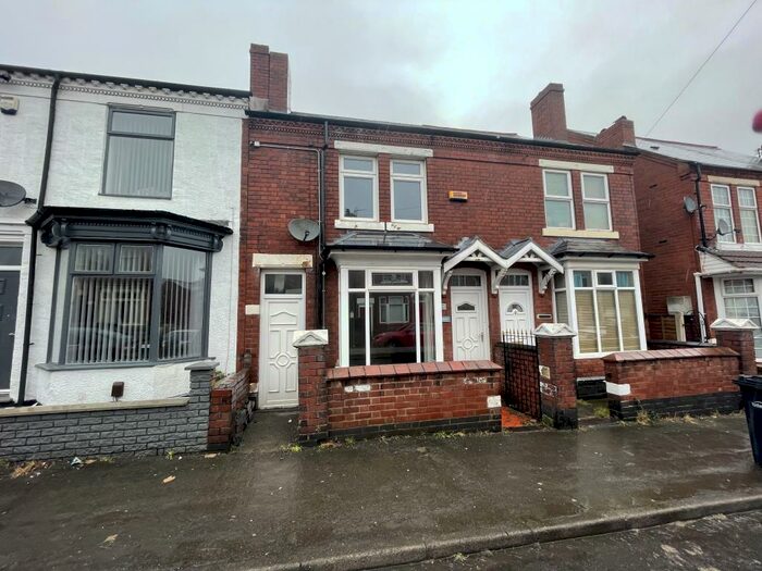 3 Bedroom House To Rent In Halesowen, West Midlands, B62