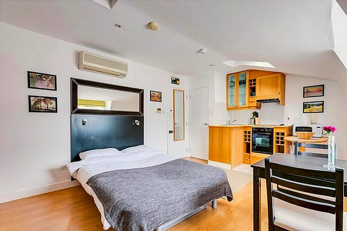 Studio To Rent In Gloucester Street, Pimlico, London, SW1V