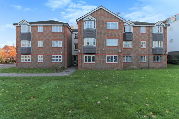 2 Bedroom Flat To Rent In Blenheim Court, Kenton Road, Kenton, Harrow, HA3