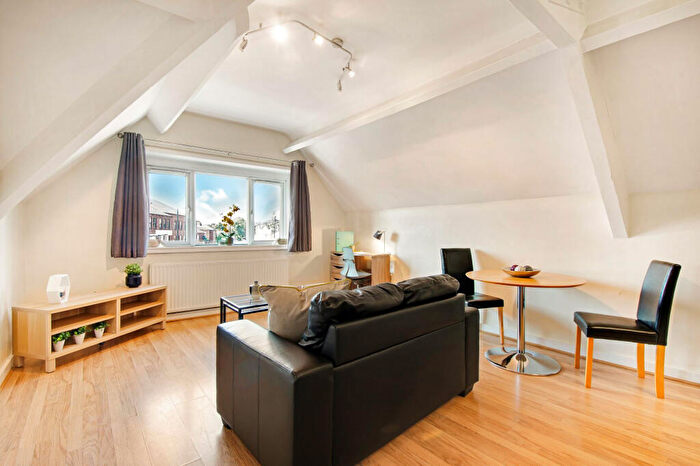 1 Bedroom Flat To Rent In Wood Lane, Leeds, LS6