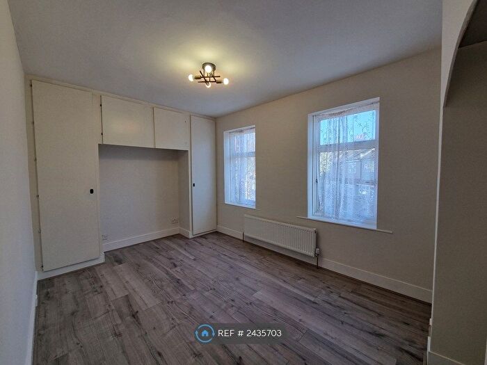 3 Bedroom Terraced House To Rent In Cave Road, London, E13