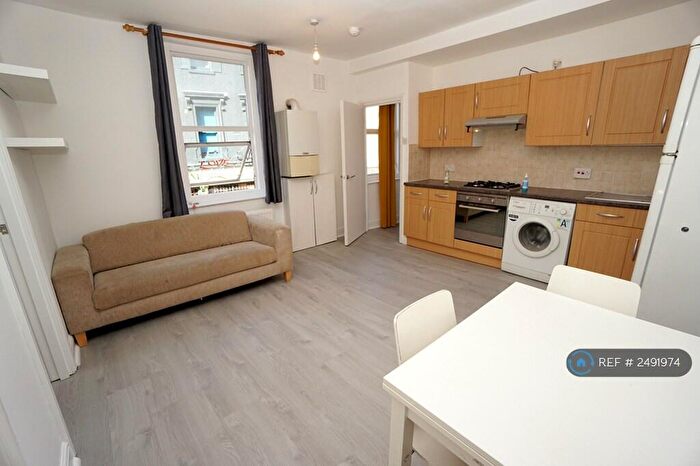 2 Bedroom Flat To Rent In Essex Road, London, N1