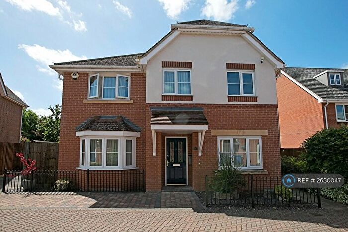 4 Bedroom Detached House To Rent In Myllers Lond, Hook, RG27