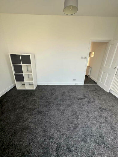 Terraced House To Rent In Woodside Road, London, N22