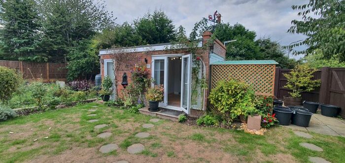 Studio To Rent In North Drive, Beaconsfield, HP9