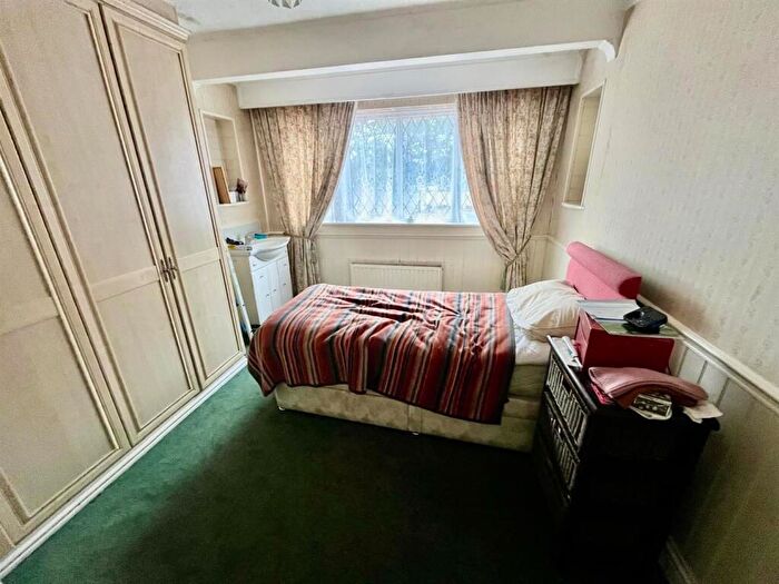 5 Bedroom Detached House For Sale In Ringwood Road, Ferndown, BH22