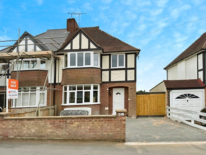 3 Bedroom Semi-Detached House For Sale In Uplands Road, Oadby, LE2