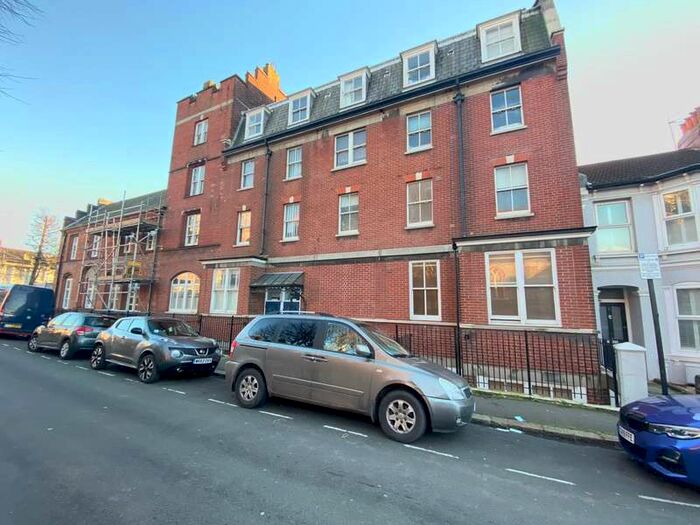 3 Bedroom Flat To Rent In Byron Street, Hove, BN3