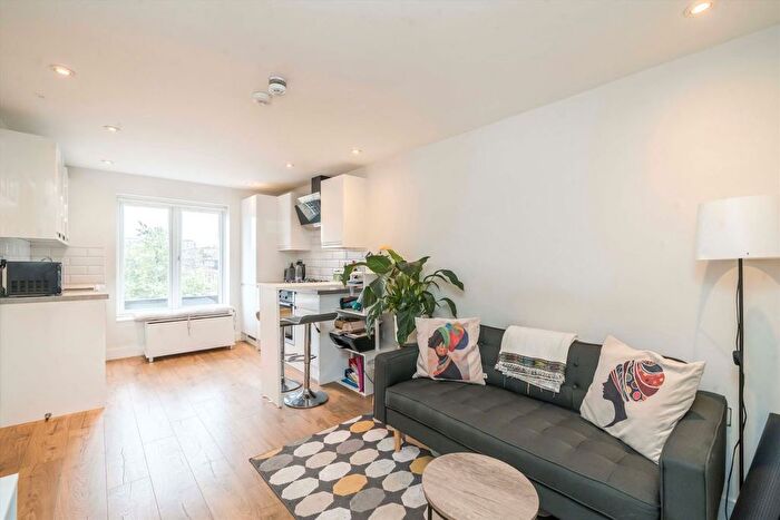 1 Bedroom Flat To Rent In Goldhawk Road, Shepherds Bush, W12