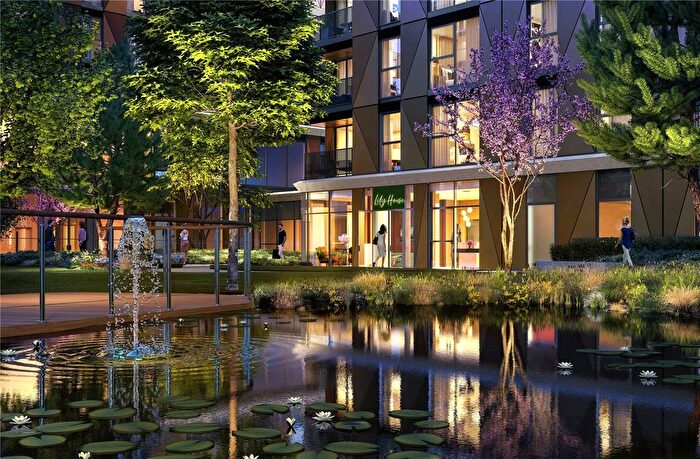 2 Bedroom Flat For Sale In Fairfield Avenue, Staines, Surrey, TW18