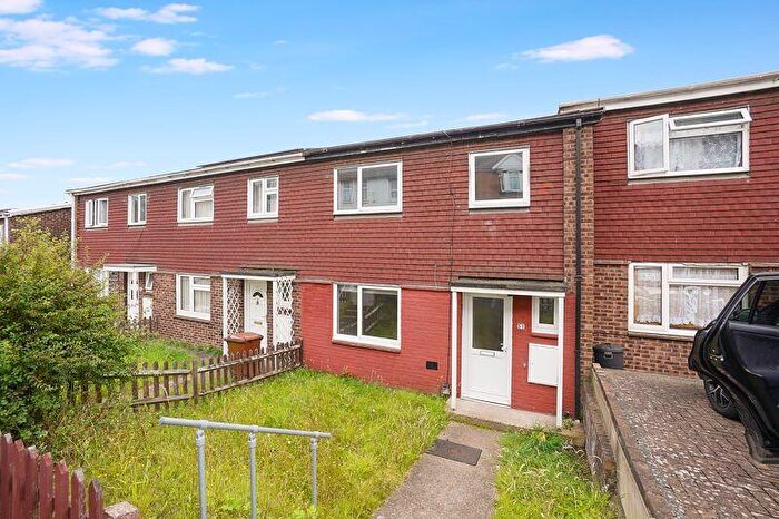 3 Bedroom Terraced House To Rent In Mount Road, Chatham, ME4