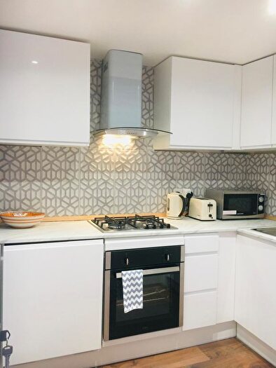1 Bedroom Flat To Rent In Harlington, UB3