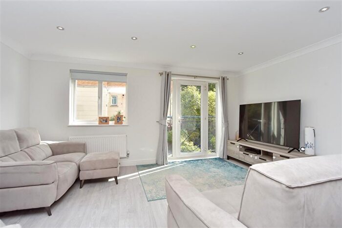 4 Bedroom Town House For Sale In Keating Close, The Esplanade, Rochester, Kent, ME1