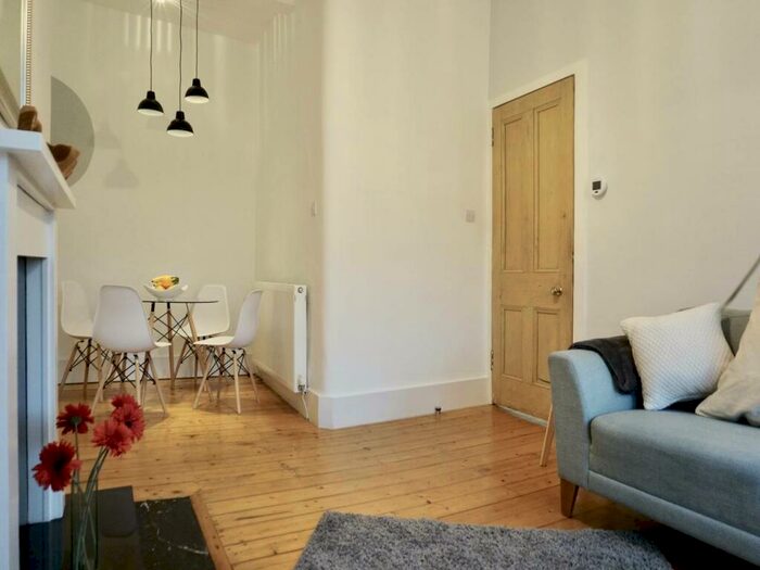 1 Bedroom Flat To Rent In Downfield Place, Edinburgh, EH11