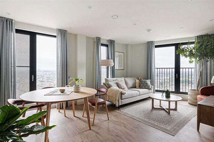 2 Bedroom Flat To Rent In Selbourne Road, Walthamstow, E17