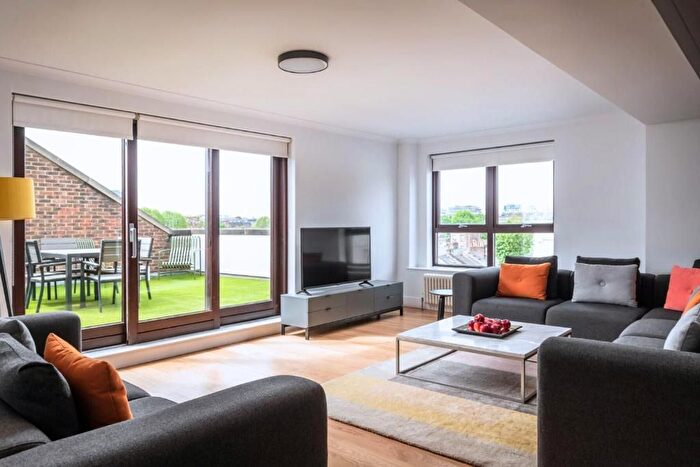 2 Bedroom Flat To Rent In Kensington High Street, London, W8