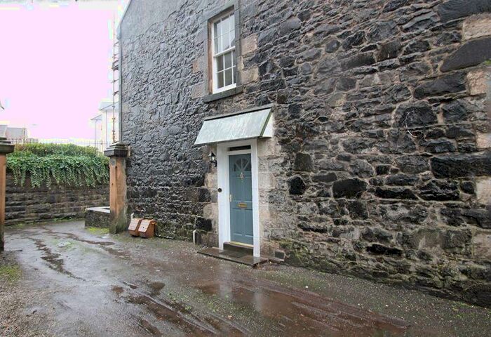 2 Bedroom Flat To Rent In Forth Place, Stirling, FK8